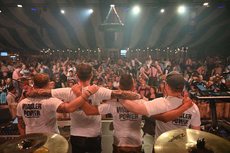 Waidler Power live auf der Bühne